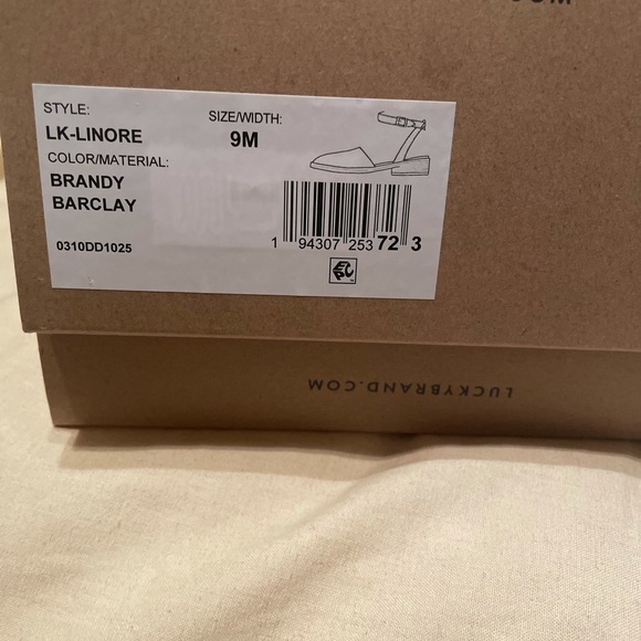 Women’s size 9 - Picture 4 of 4